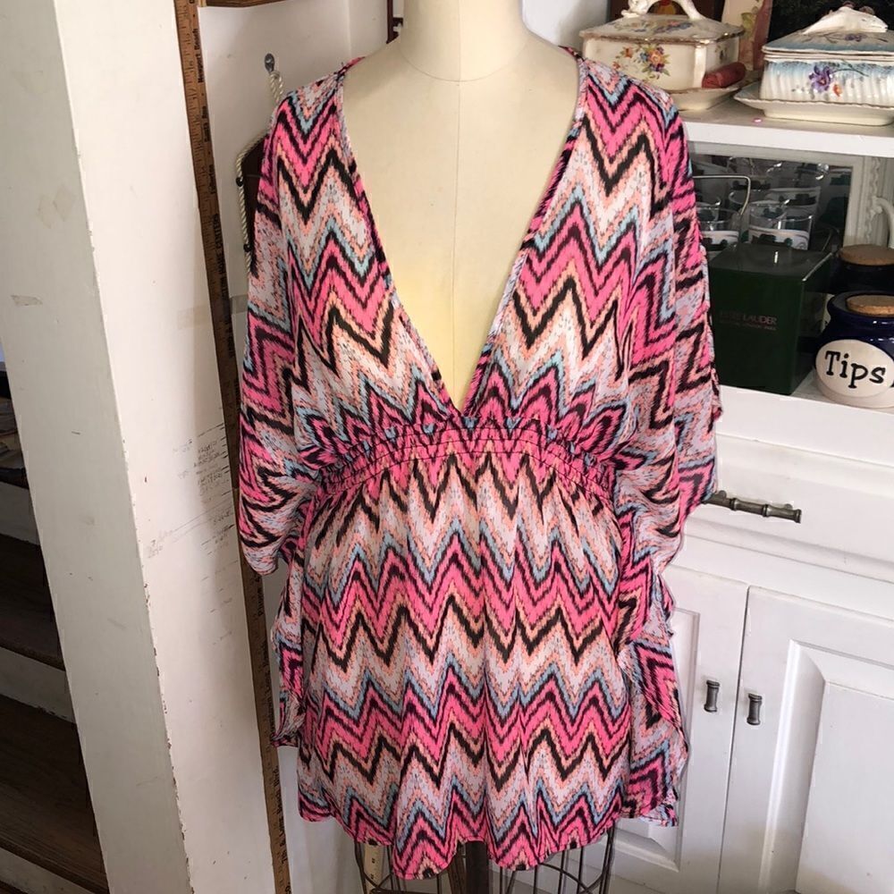 Southwest Boho beach dress coverup. Polyester flows. Pink and black pop!